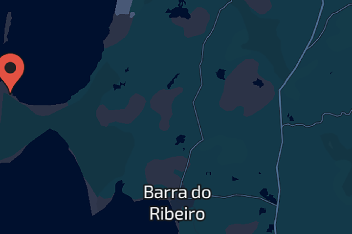Bombeiros seguem nas buscas por homem desaparecido após naufrágio