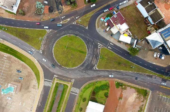 Edital para adoção  de 30 espaços públicos