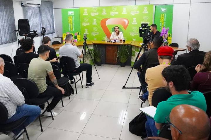 Prefeita realiza primeira coletiva