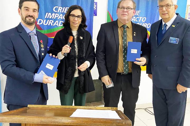 Rotarys tem posse de presidentes