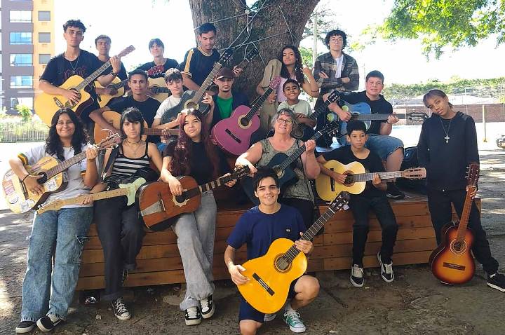 Semana do Livro movimenta escola centenária Gomes Jardim em Guaíba