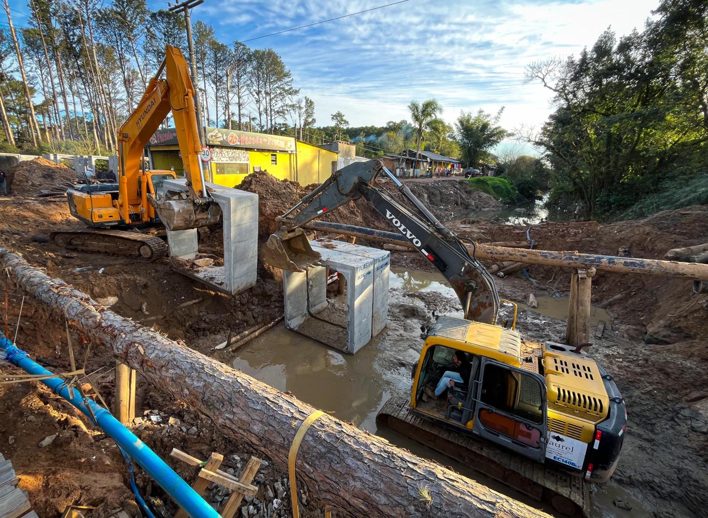 Rompimento de Adutora da Corsan Provoca Interdição de Ponte Provisória em Guaíba