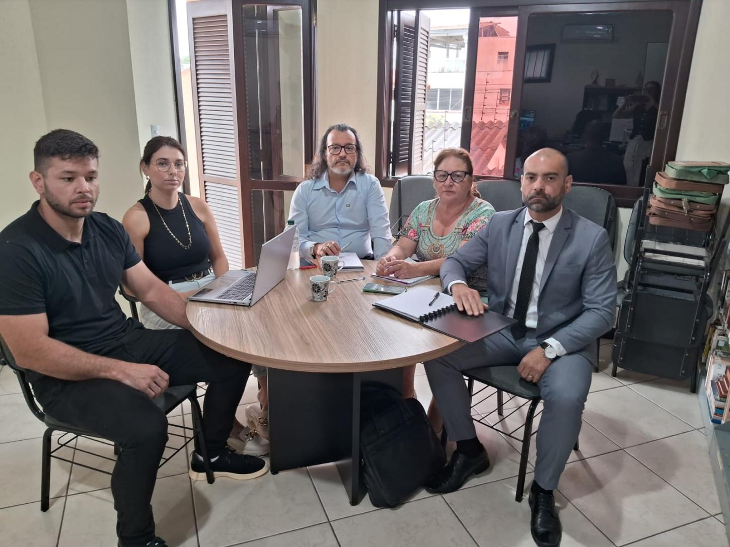 Sindicato realiza assembleia com funcionários do Mercado Marques