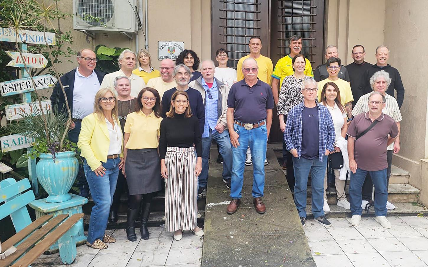 Reencontro de turma depois de  50 anos é marcada por emoção