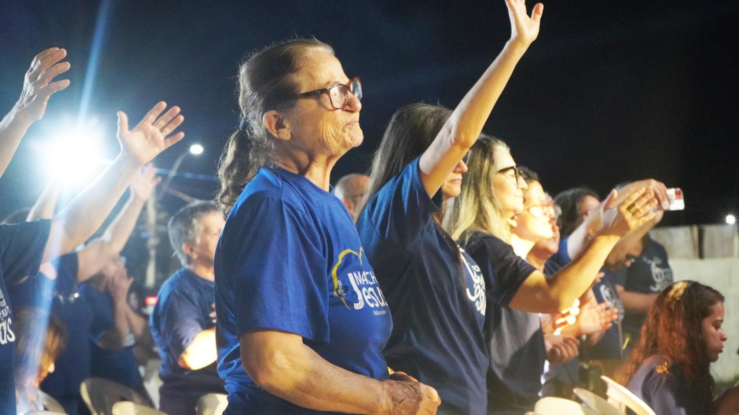 Cantora Aline Barros é atração no Dia da Bíblia