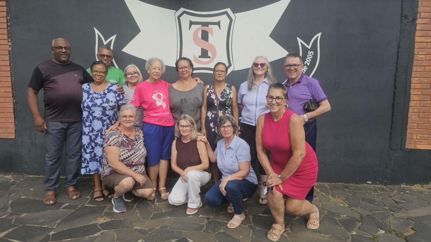 Aos 96 anos, mulher volta a estudar