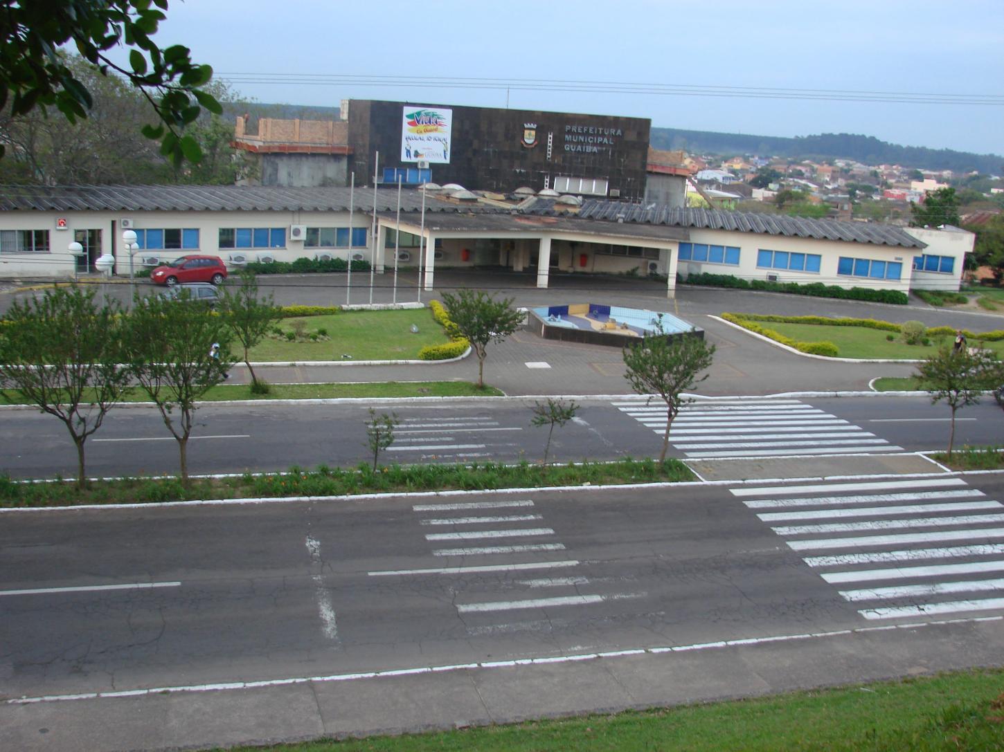 Prefeita de Guaíba anuncia corte de altos salários